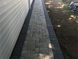 nicolock stone ridge westchester blend raven 6x9 border side of house walk walkway brick pavers